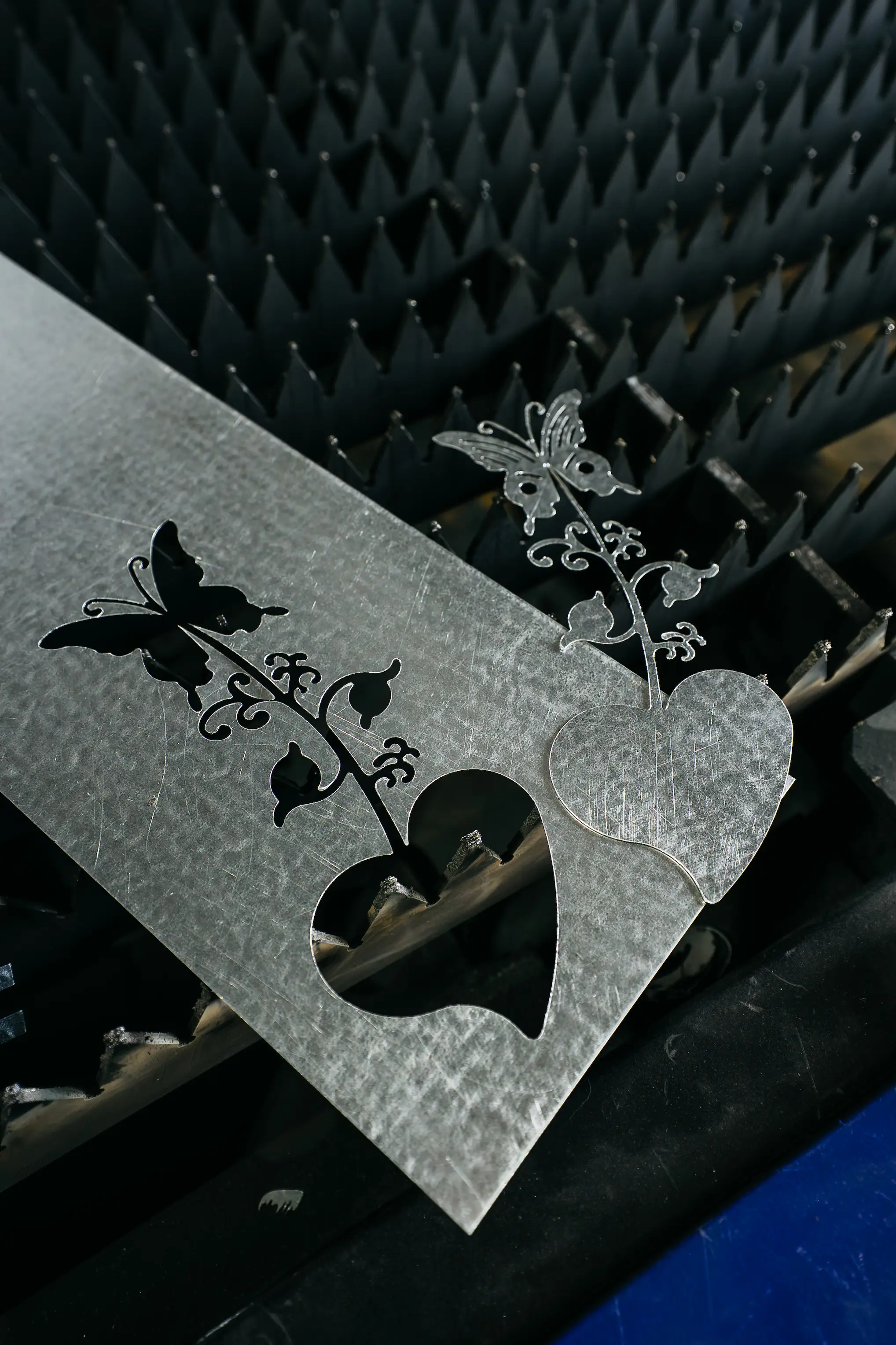Laser Cut Steel Plate — Clean laser-cut profiles with minimal secondary finishing.